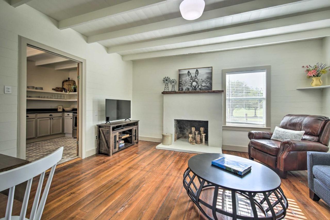 Peaceful Schulenburg Farmhouse With Fire Pit And Grill Exteriör bild