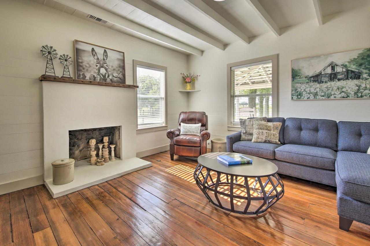 Peaceful Schulenburg Farmhouse With Fire Pit And Grill Exteriör bild