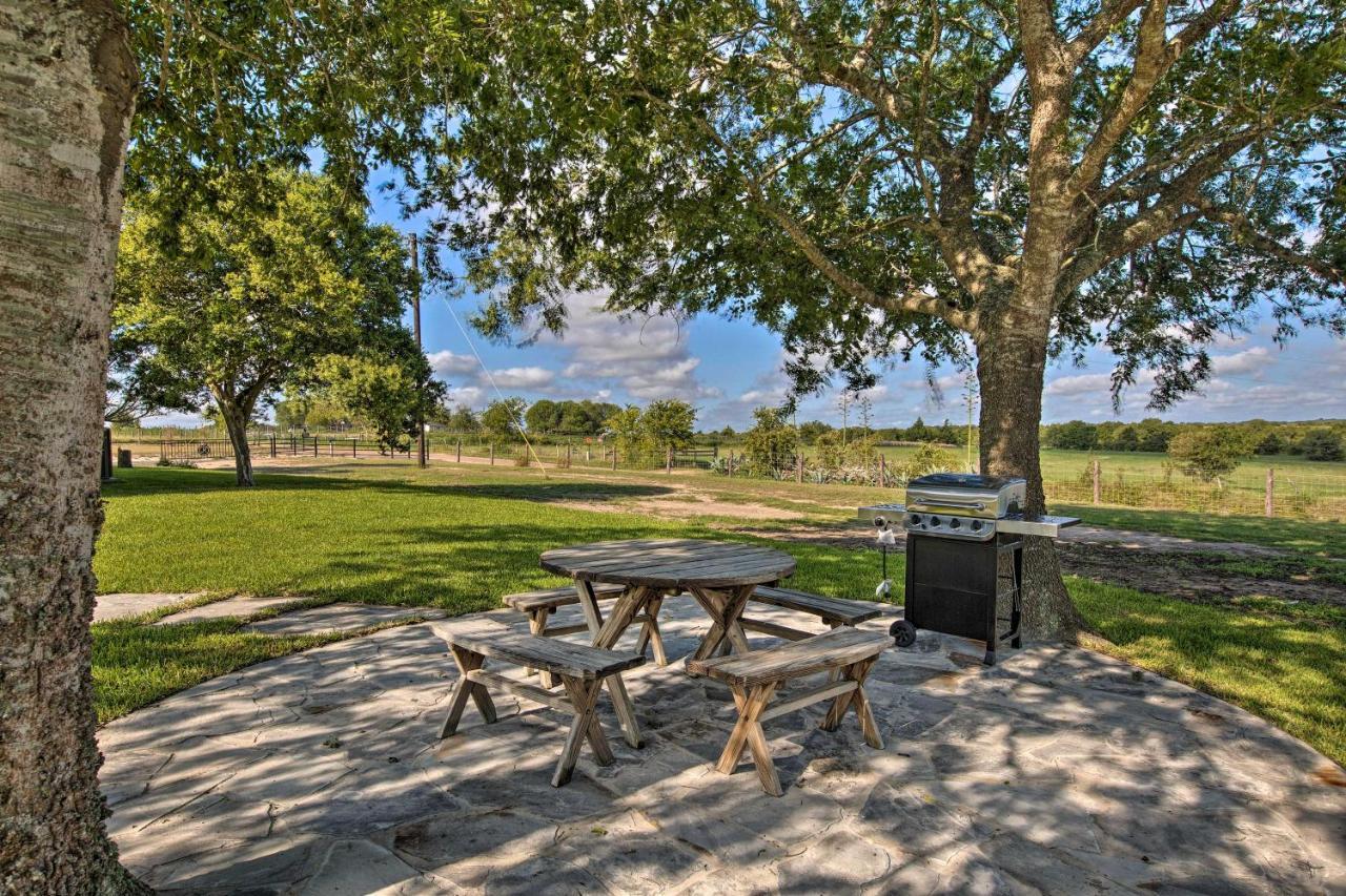Peaceful Schulenburg Farmhouse With Fire Pit And Grill Exteriör bild